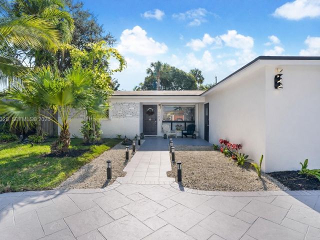 Home for sale at 1000 SW 32nd St - photo 7533155