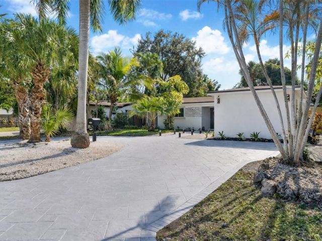 Home for sale at 1000 SW 32nd St - photo 7533156