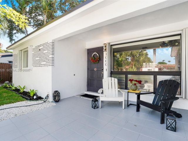 Home for sale at 1000 SW 32nd St - photo 7533157