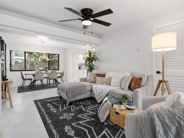 Home for sale at 1000 SW 32nd St - photo 7533158