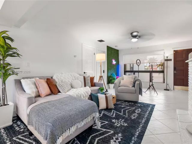 Home for sale at 1000 SW 32nd St - photo 7533159