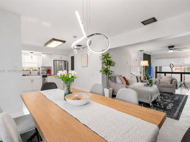 Home for sale at 1000 SW 32nd St - photo 7533160