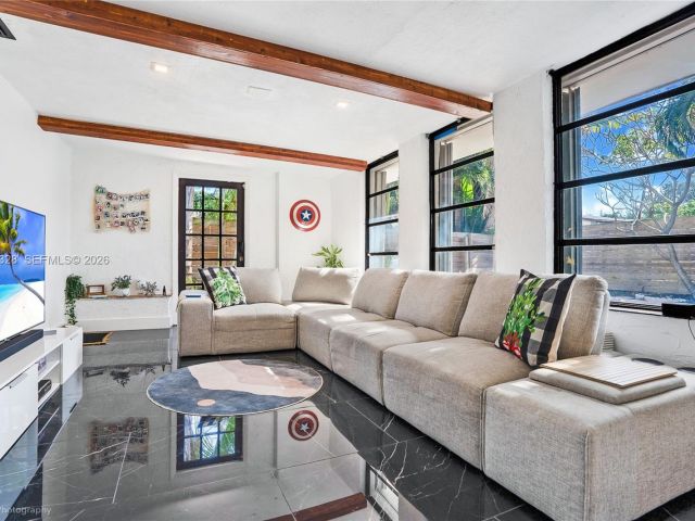 Home for sale at 1000 SW 32nd St - photo 7533163