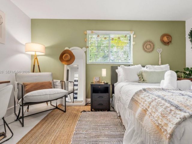 Home for sale at 1000 SW 32nd St - photo 7533167