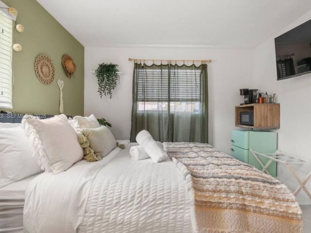 Home for sale at 1000 SW 32nd St - photo 7533170