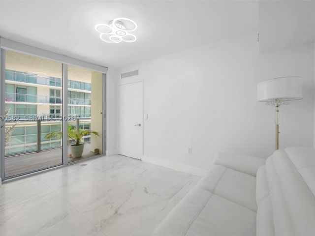 2-bedroom condo for sale in Miami Beach - 6610 Indian Creek Dr 406 - MondialRealty