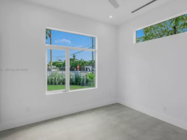 5-bedroom home for sale in Doral - 9895 NW 26th St - MondialRealty
