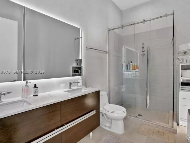 5-bedroom condo for sale in Miami - 2675 S Bayshore Dr 402S - MondialRealty