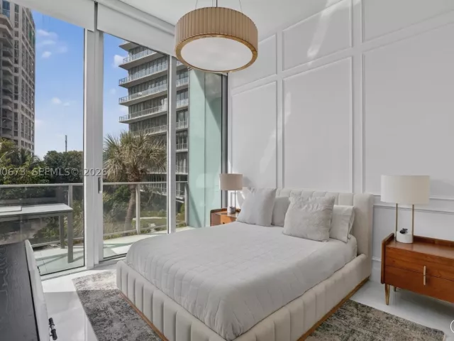 5-bedroom condo for sale in Miami - 2675 S Bayshore Dr 402S - MondialRealty