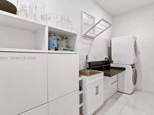 5-bedroom condo for sale in Miami - 2675 S Bayshore Dr 402S - MondialRealty