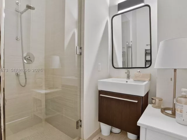 5-bedroom condo for sale in Miami - 2675 S Bayshore Dr 402S - MondialRealty