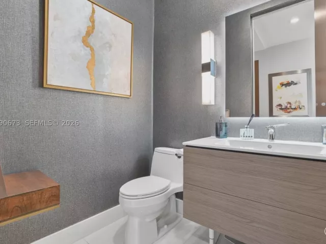 5-bedroom condo for sale in Miami - 2675 S Bayshore Dr 402S - MondialRealty
