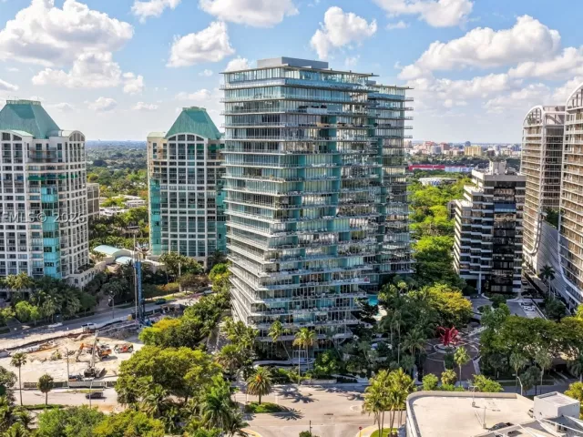 5-bedroom condo for sale in Miami - 2675 S Bayshore Dr 402S - MondialRealty