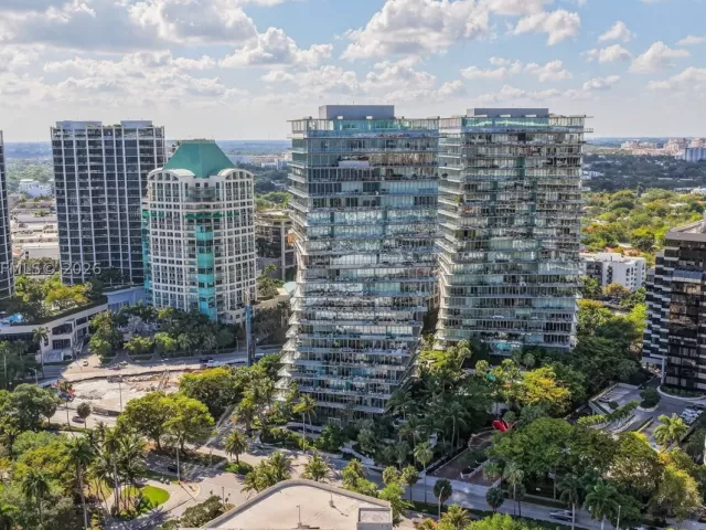 5-bedroom condo for sale in Miami - 2675 S Bayshore Dr 402S - MondialRealty