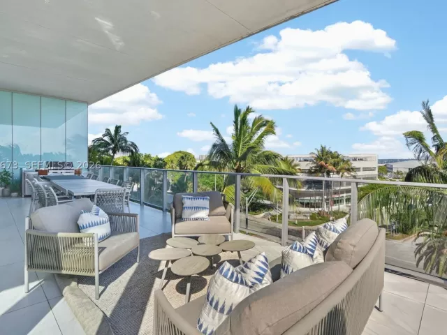 5-bedroom condo for sale in Miami - 2675 S Bayshore Dr 402S - MondialRealty