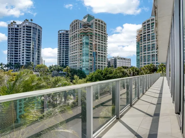 5-bedroom condo for sale in Miami - 2675 S Bayshore Dr 402S - MondialRealty