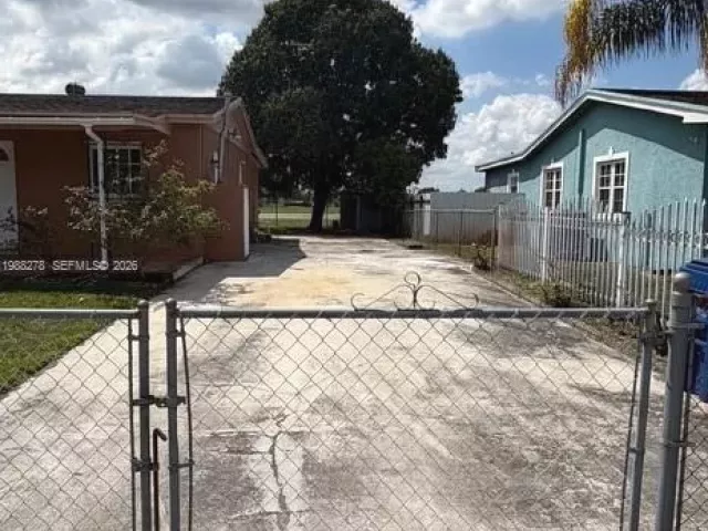 4-bedroom home for sale in Miami Gardens - 4946 NW 186th St - MondialRealty