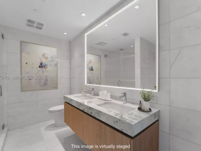 2-bedroom condo for sale in Miami Beach - 500 Alton Rd 2402 - MondialRealty