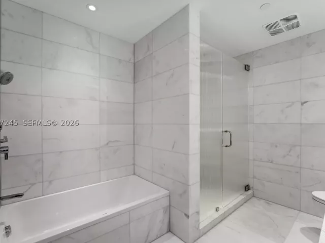 2-bedroom condo for sale in Miami Beach - 500 Alton Rd 2402 - MondialRealty