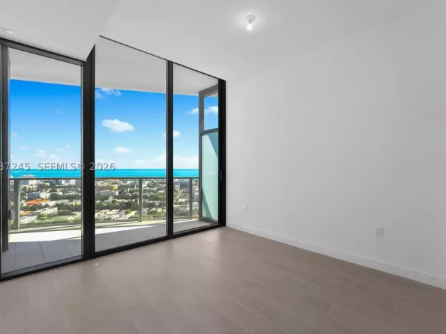 2-bedroom condo for sale in Miami Beach - 500 Alton Rd 2402 - MondialRealty