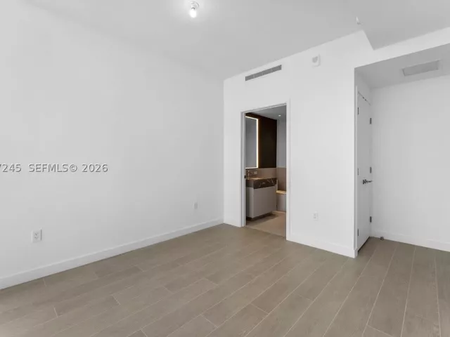 2-bedroom condo for sale in Miami Beach - 500 Alton Rd 2402 - MondialRealty