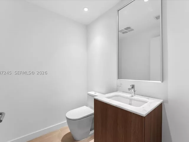 2-bedroom condo for sale in Miami Beach - 500 Alton Rd 2402 - MondialRealty