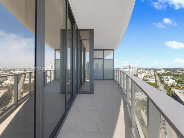 2-bedroom condo for sale in Miami Beach - 500 Alton Rd 2402 - MondialRealty