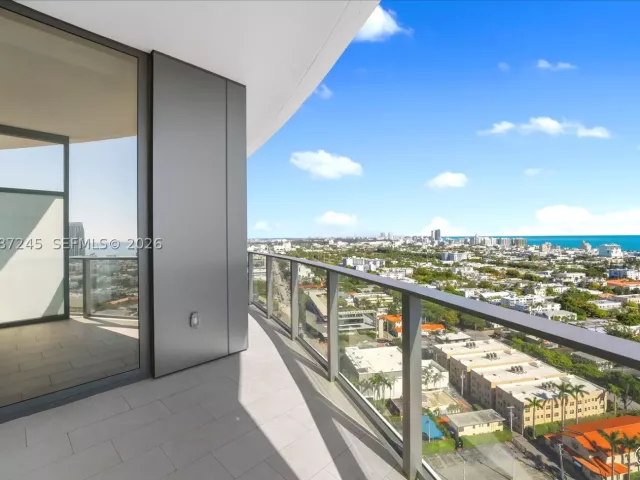 2-bedroom condo for sale in Miami Beach - 500 Alton Rd 2402 - MondialRealty