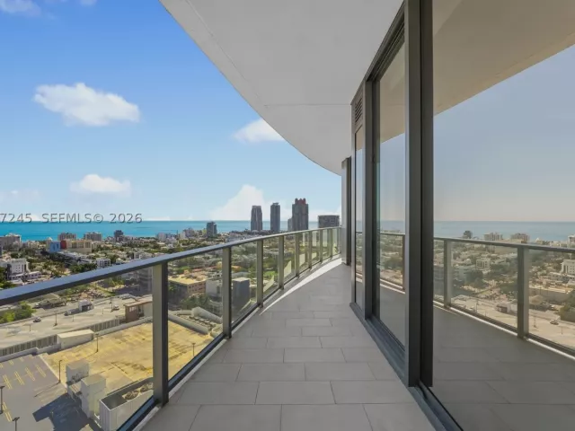 2-bedroom condo for sale in Miami Beach - 500 Alton Rd 2402 - MondialRealty