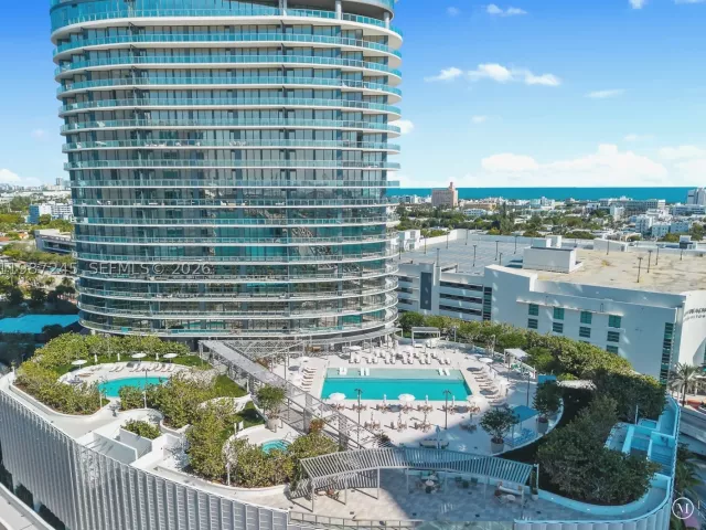 2-bedroom condo for sale in Miami Beach - 500 Alton Rd 2402 - MondialRealty