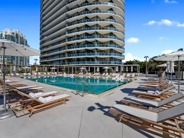 2-bedroom condo for sale in Miami Beach - 500 Alton Rd 2402 - MondialRealty