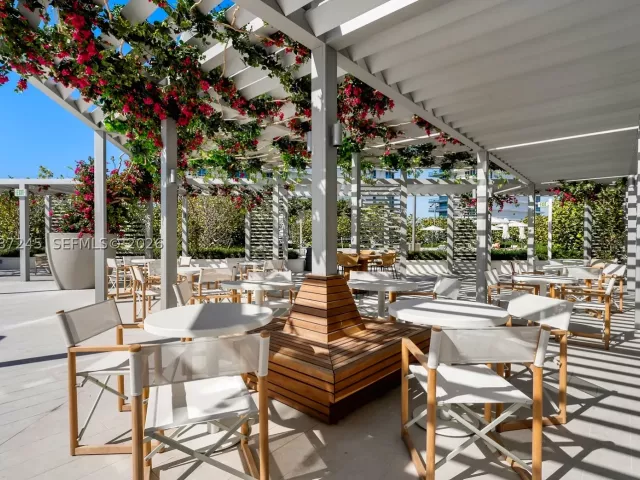 2-bedroom condo for sale in Miami Beach - 500 Alton Rd 2402 - MondialRealty