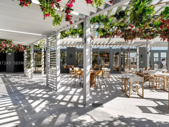 2-bedroom condo for sale in Miami Beach - 500 Alton Rd 2402 - MondialRealty