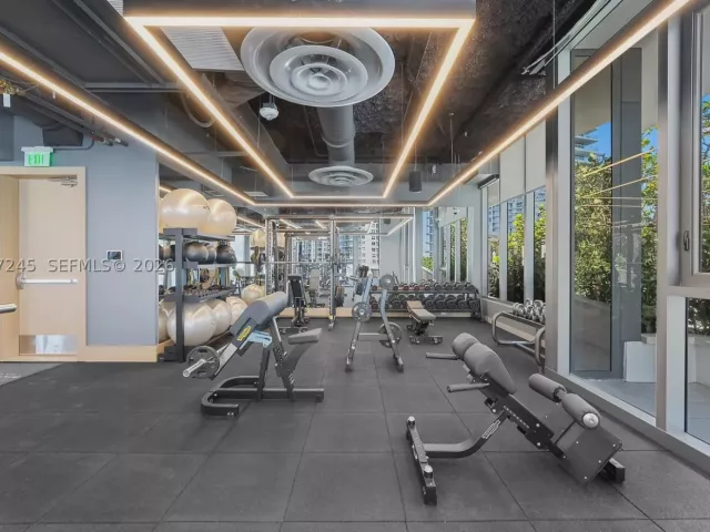 2-bedroom condo for sale in Miami Beach - 500 Alton Rd 2402 - MondialRealty