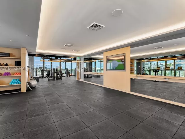 2-bedroom condo for sale in Miami Beach - 500 Alton Rd 2402 - MondialRealty