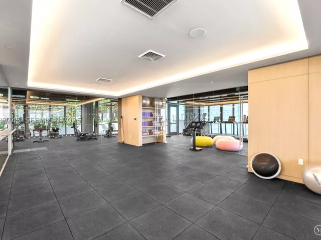 2-bedroom condo for sale in Miami Beach - 500 Alton Rd 2402 - MondialRealty