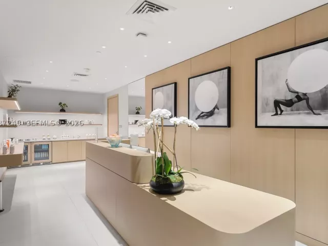 2-bedroom condo for sale in Miami Beach - 500 Alton Rd 2402 - MondialRealty