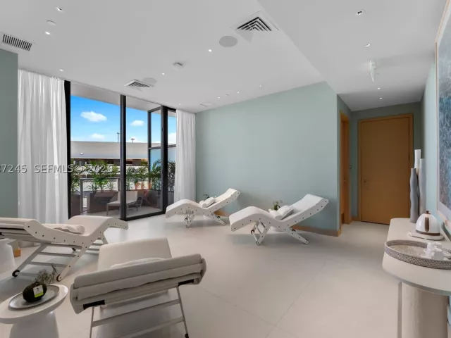 2-bedroom condo for sale in Miami Beach - 500 Alton Rd 2402 - MondialRealty