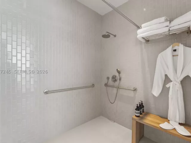 2-bedroom condo for sale in Miami Beach - 500 Alton Rd 2402 - MondialRealty