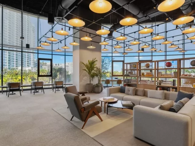2-bedroom condo for sale in Miami Beach - 500 Alton Rd 2402 - MondialRealty