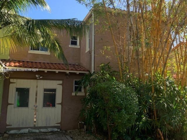 Home for rent at 329 W 28th St - photo 7534079