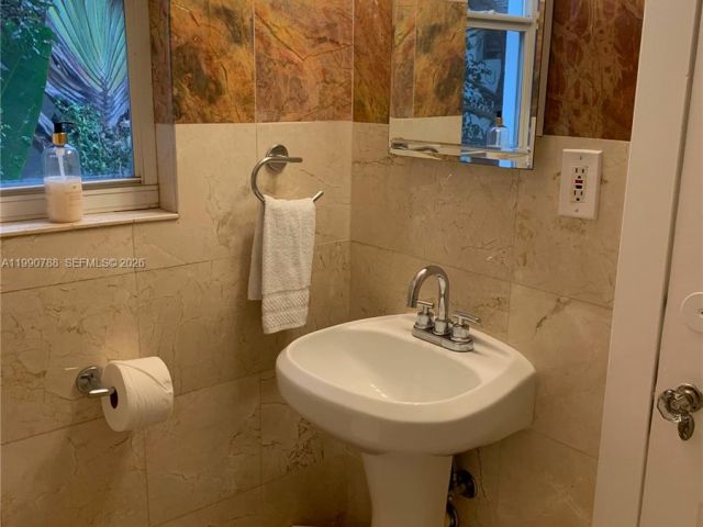 Home for rent at 329 W 28th St - photo 7534083