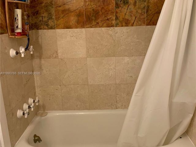 Home for rent at 329 W 28th St - photo 7534084