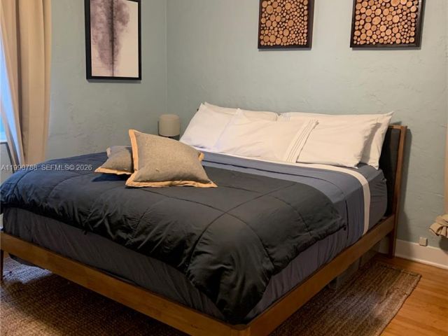 Home for rent at 329 W 28th St - photo 7534085