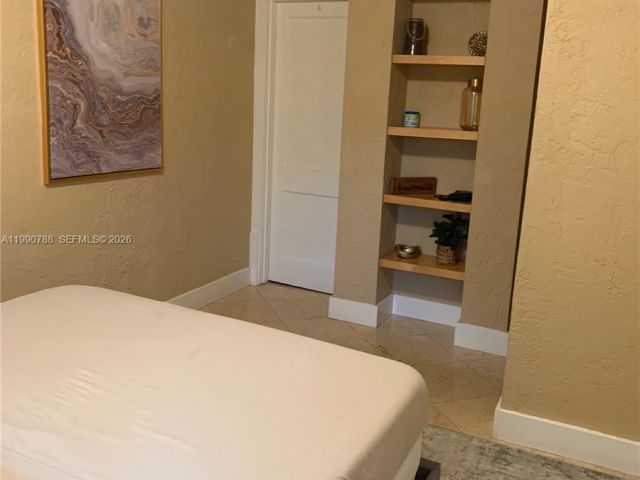 Home for rent at 329 W 28th St - photo 7534092