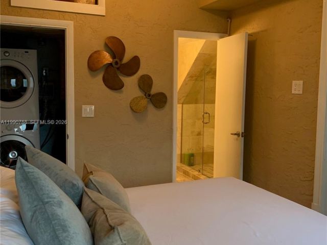 Home for rent at 329 W 28th St - photo 7534093