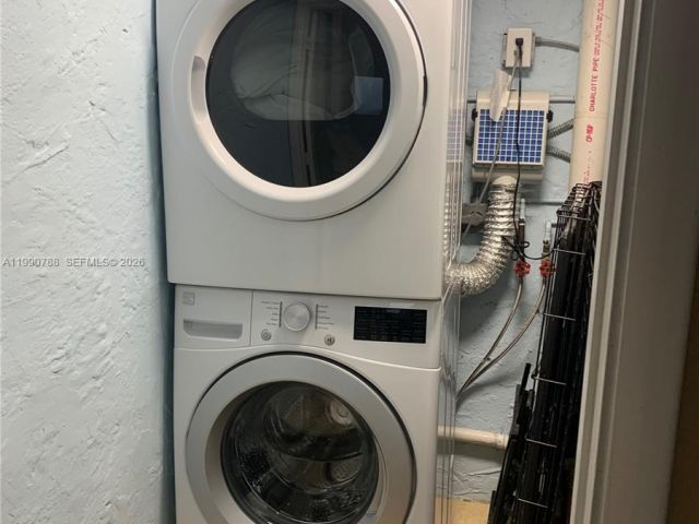 Home for rent at 329 W 28th St - photo 7534096