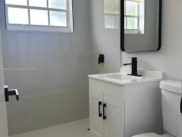 4-bedroom home for sale in Miami Gardens - 3960 NW 174th St - MondialRealty