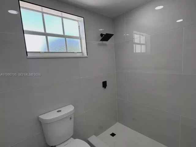 4-bedroom home for sale in Miami Gardens - 3960 NW 174th St - MondialRealty