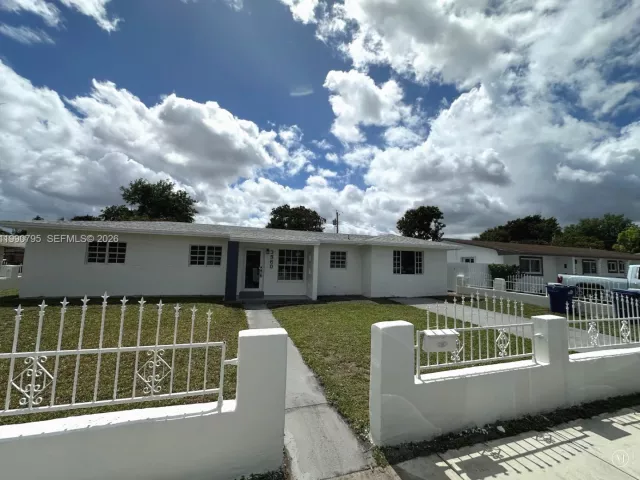 4-bedroom home for sale in Miami Gardens - 3960 NW 174th St - MondialRealty